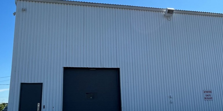 Extérieur avec porte garage-1